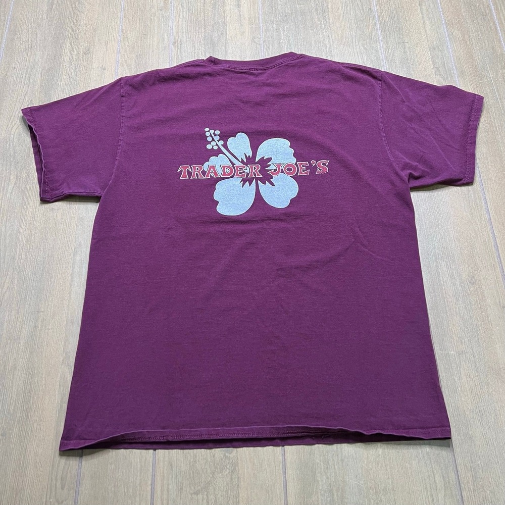 Trader Joe's T-Shirt Mens Medium Burgundy Hibiscus Logo Graphic Crew Neck Tee